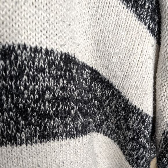 Torrid - sweater wrap - Picture 5 of 9